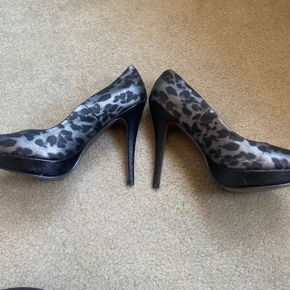 🆕️ Vegan Leather Grey and Black Leopard Print heels, Size 8.5 - Picture 7 of 10